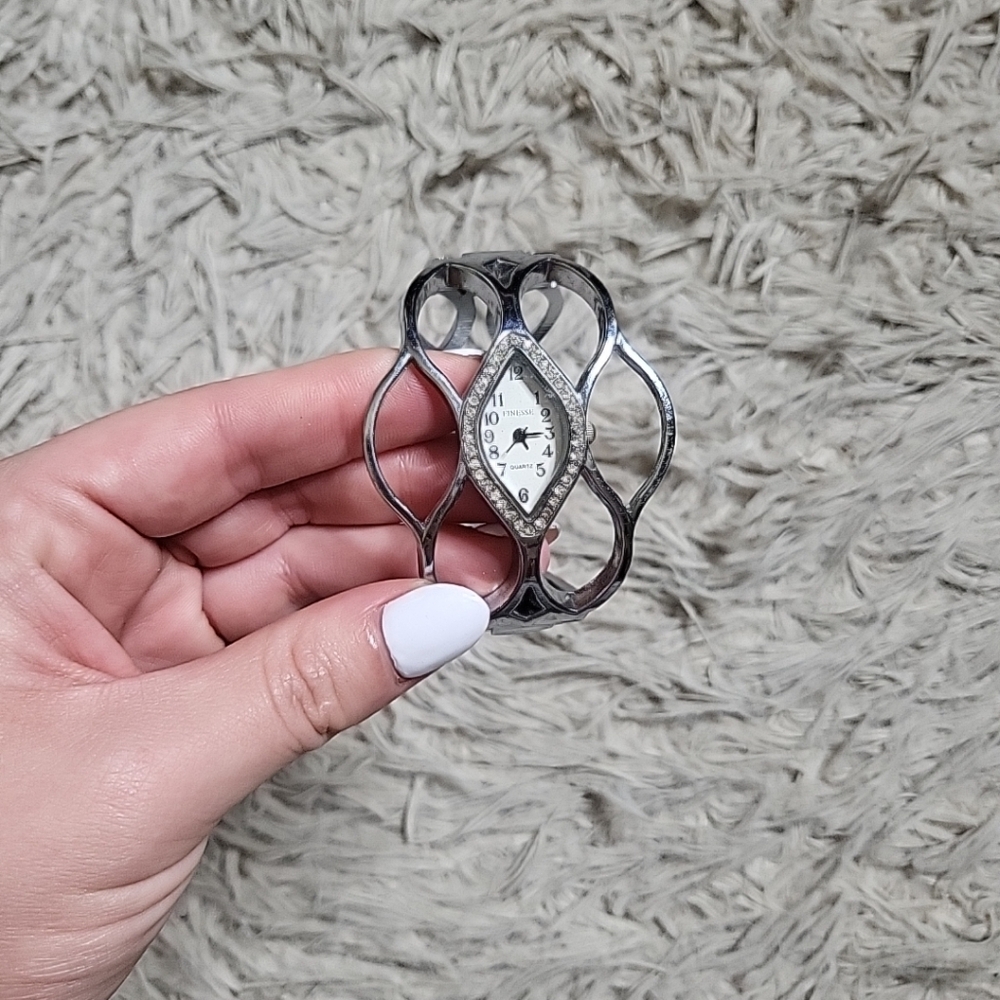 Womens Finesse Watch Vintage Unique Bracelet Cuff Silver Tone - Used ✨️💫 - Picture 5 of 11